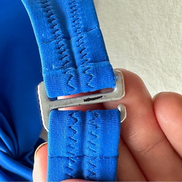 Victoria's Secret Blue Twist Front Bandeau Bikini Top Size Small - Picture 6 of 7